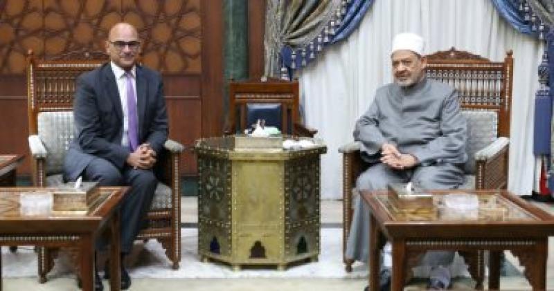 شيخ الأزهر  يستقبل سفير مصر الجديد لدى بوركينا فاسو