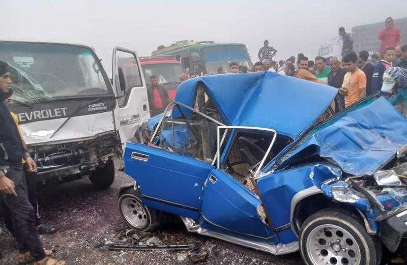 إصابة 7 أشخاص في حادث تصادم بين سيارتين بطريق إسكندرية الصحراوي