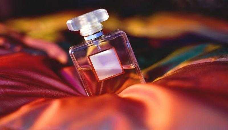 عطور العود: اكتشف جمال رائحتها الأصيلة