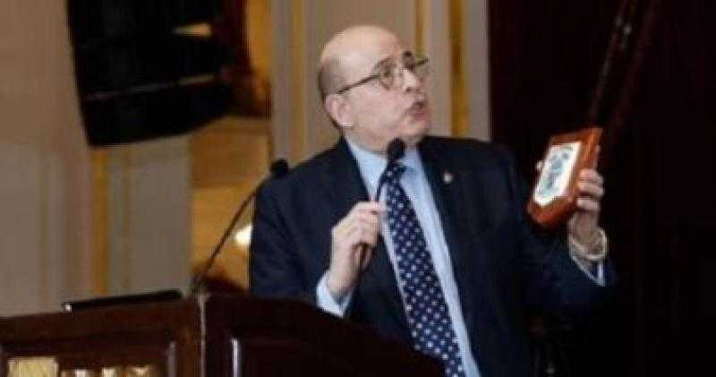 طبيب مصرى رئيسًا للكلية الملكية للجراحين فى إنجلترا لأول مرة