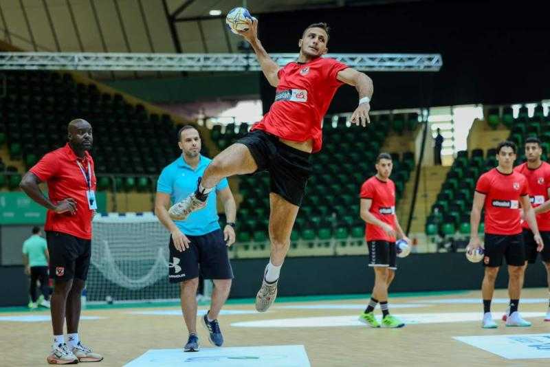 «رجال يد الأهلي» يواصل تدريباته استعدادًا للكويت الكويتي بكأس العالم للأندية