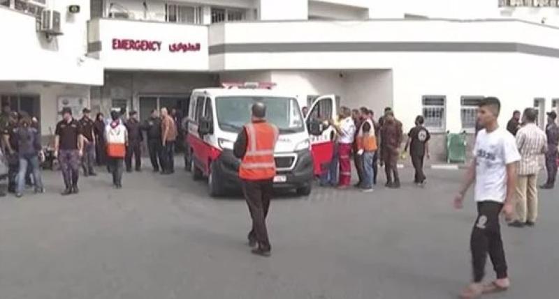 اشتعال النيران بجوار قسم الكلى في مستشفى الشفاء بقطاع غزة