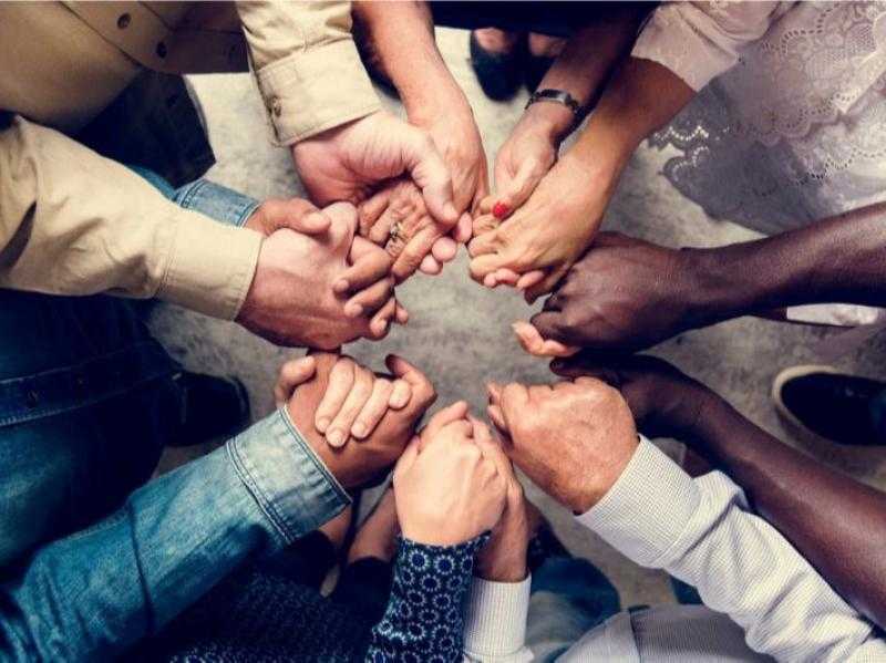 أبراج تحب التعاون ومساعدة الآخرين