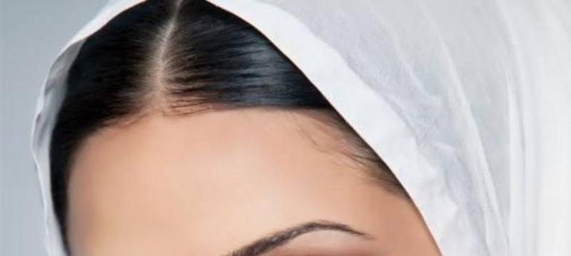 حكم إظهار المرأة بعض شعرها.. الإفتاء توضح