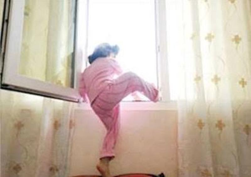 مصرع طفلة سقطت من شرفة منزلها بسوهاج