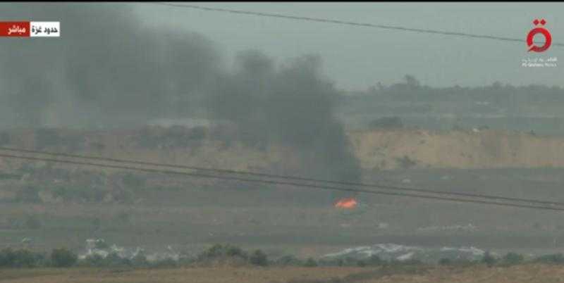 شاهد.. لحظة اشتعال آلية عسكرية إسرائيلية على حدود غزة