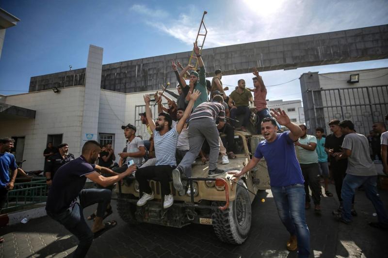 «حماس» تعلّق مفاوضات الرهائن مع إسرائيل