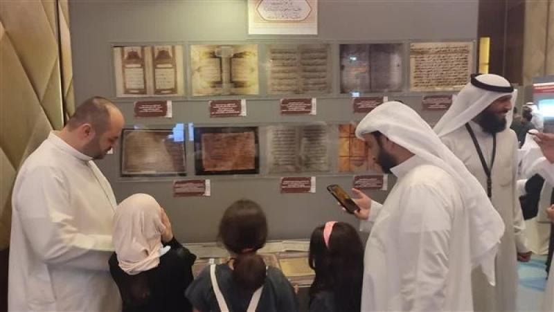 إقبال كبير على جناح البحوث الإسلامية بمعرض «في صحف مكرمة» بالكويت