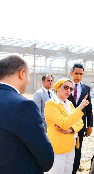 وزيرة البيئة فى اول مصنع لانتاج الاسمدة العضوية من مخلفات الدباغة