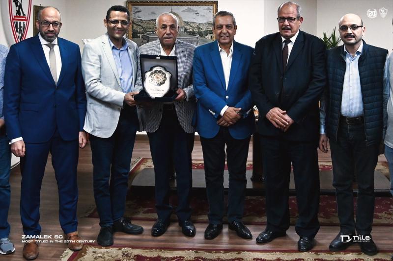 حسين لبيب يستقبل مجلس إدارة نقابة الصحفيين داخل نادي الزمالك