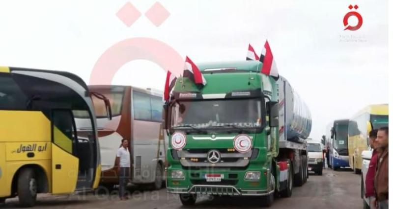 اللقطات الأولى لدخول أول شاحنة وقود من معبر رفح إلى قطاع غزة.. «فيديو»
