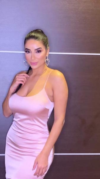 الفنانة جوري بكر 