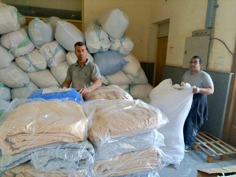 جامعة الأزهر تجهز قافلة مساعدات إنسانية لأهل غزة «صور»