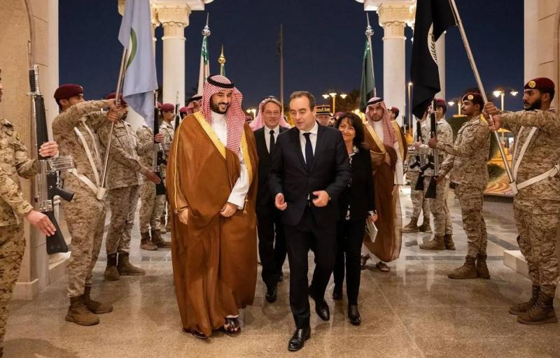 وزير الدفاع السعودي يؤكد لنظيره الفرنسي 