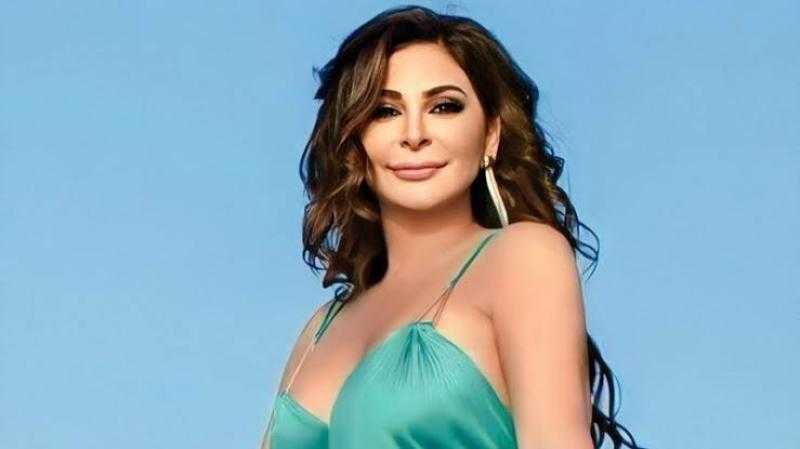 إليسا تتوجه إلى السعودية الليلة