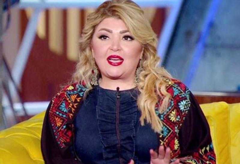مها أحمد تسب متابعيها وتصفهم بـ «الخدامات»