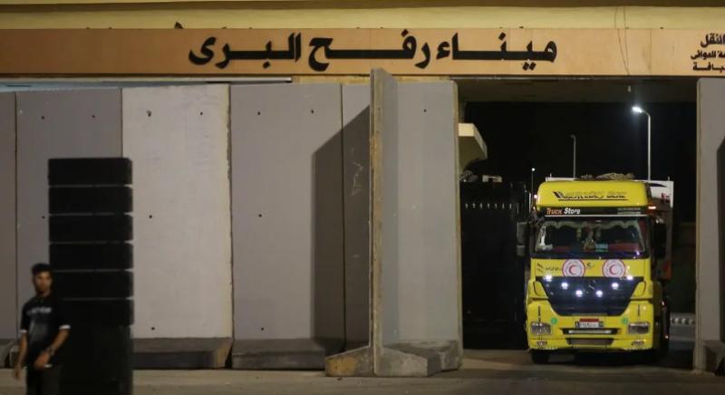 ضغوط مصر تعيد تدفق الوقود لقطاع غزة وتزيد حجم المساعدات