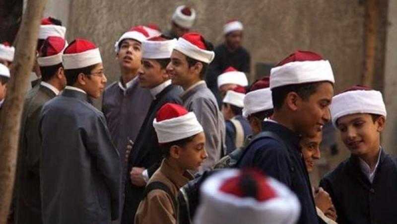 طلاب نقل ثانوى الأزهر يؤدون امتحانات الجغرافيا والتفاضل والحديث