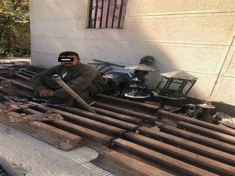 ضبط عصابة سرقة قضبان السكك الحديدية في أسوان
