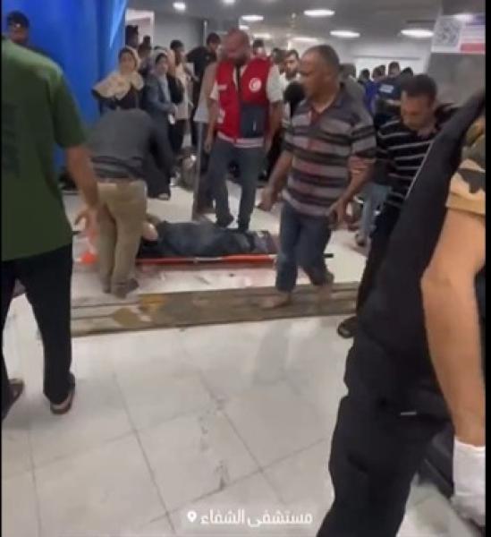 لقطات ترصد الأوضاع الكارثية من داخل مستشفى الشفاء قبل إخلائه.. «فيديو»