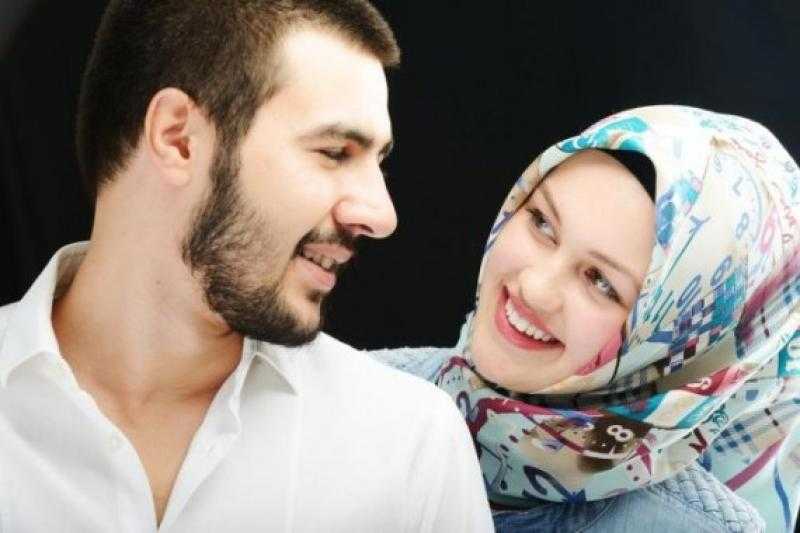 زوجة تتساءل عن وجوب التزين والتجمل للزوج في المنزل.. والإفتاء  توضح