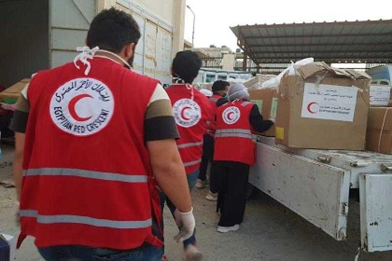 الهلال الأحمر: مصر أرسلت 20 ألف طن مساعدات لغزة.. والدول 5 آلاف