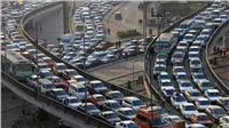 ”الشوارع زحمة”.. تعرف على الحالة المرورية في محاور وميادين القاهرة والجيزة