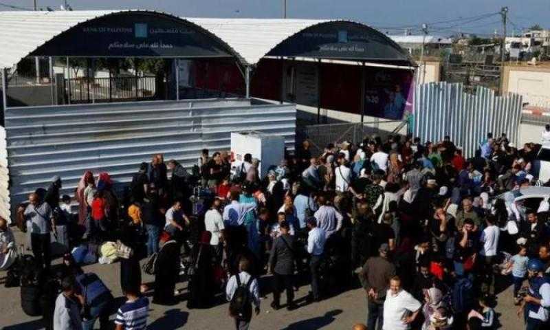 استقبال 240 شخصا من مزدوجي الجنسية بمعبر رفح