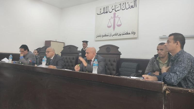 منصة المحكمة 