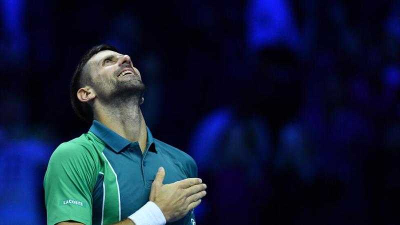 ديوكوفيتش يفوز على ألكاراز ويتأهل لنهائي البطولة الختامية للتنس