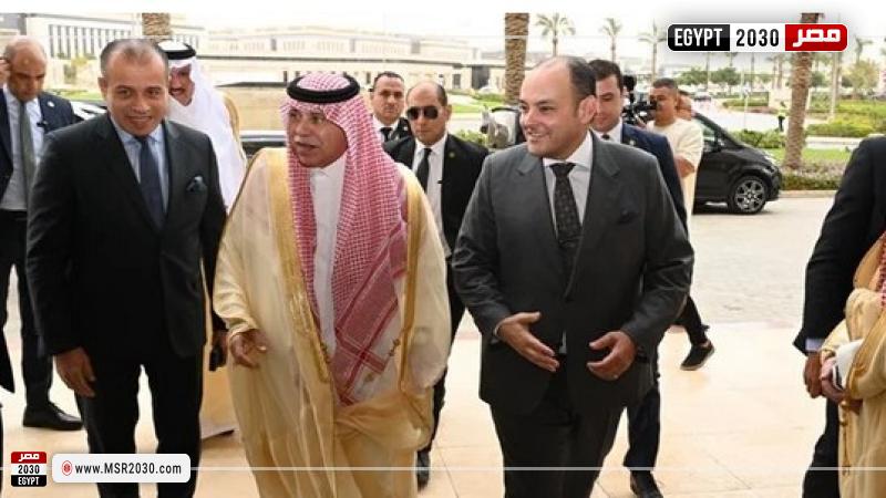 وزير الصناعة خلال اللقاء
