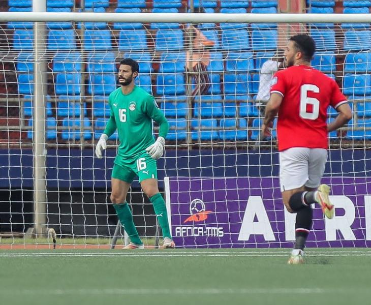 «الأخطبوط حاضر في الميعاد».. الأهلي يتغنى بالشناوي بعد تألقه مع المنتخب