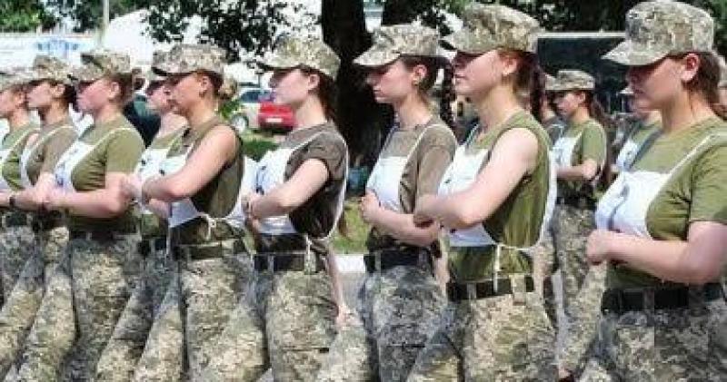الدفاع الأوكرانية: أكثر من 40 ألف امرأة تخدم في الجيش ضد روسيا