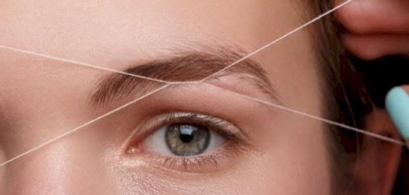 حكم إزالة الشعر الزائد من الحواجب.. المفتي يوضح