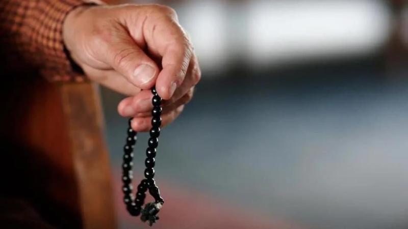 أستاذ بجامعة الأزهر: الصلاة على النبي يزيل الله بها الهم ويغفر الذنب ويقضي الحوائج