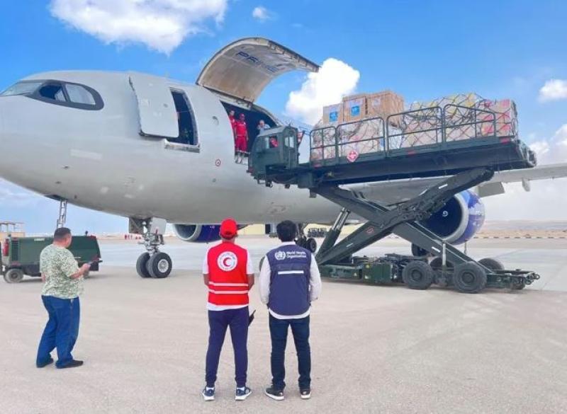 مطار العريش يواصل استقبال المساعدات الإنسانية المقدمة للفلسطينيين