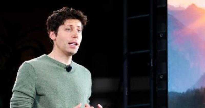 بعد 5 أيام من إقالته.. سام ألتمان يعود لمنصبه كرئيس تنفيذي لشركة OpenAI