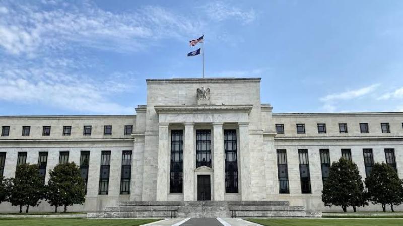 الاحتياطي الأمريكي يستبعد خفض سعر الفائدة بسبب التضخم