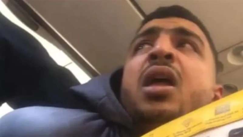 المصري المتسبب في هبوط طائرة 