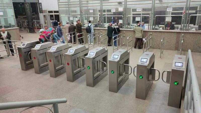 «النقل» توضح خطوات استخدام البوابات الإلكترونية لدخول محطات السكك الحديدية