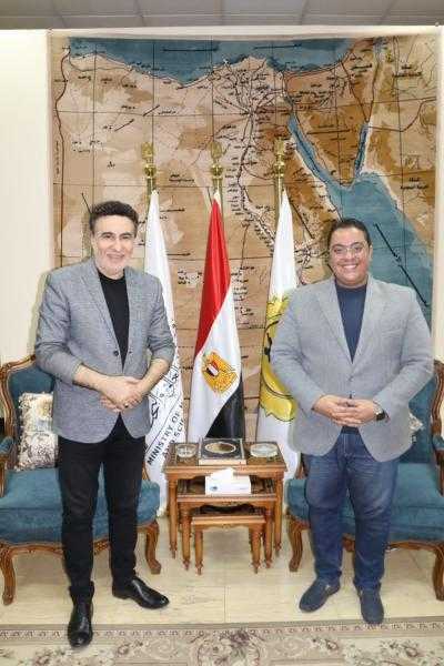 الفنان طارق دسوقي يلتقي طلاب المعاهد العليا في محاضرة عن دور الفن كقوة ناعمة