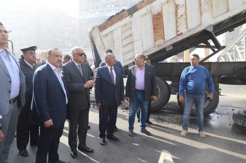محافظ الجيزة يعاين موقع سقوط جزء من كوبري مشاة أحمد عرابي بالمهندسين