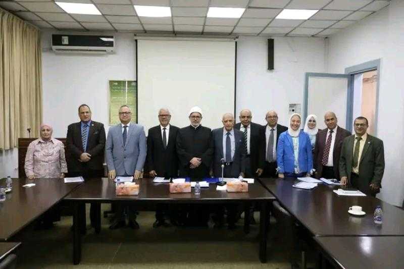 رئيس جامعة الأزهر يشيد بجهود المركز الدولي للدراسات والبحوث السكانية في خدمة المجتمع