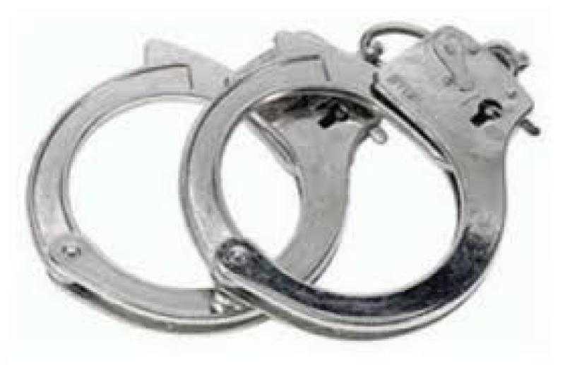 ضبط موظف مزيف للنصب على المواطنين بزعم الفوز بجوائز مالية