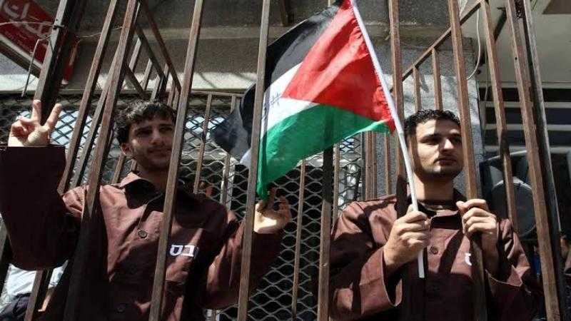 السجون الإسرائيلية: سنفرج اليوم عن 42 فلسطينيًا ضمن صفقة تبادل الأسرى