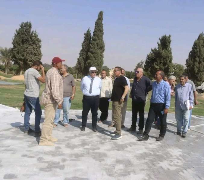 مسئولو الإسكان 