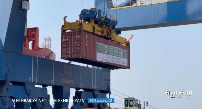 خلال ساعات.. انطلاق سفينة المساعدات السعودية الثانية من ميناء جدة لإغاثة قطاع غزة «فيديو»