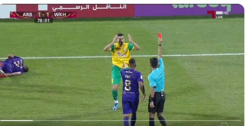 شاهد | لحظة طرد حمدي فتحي من مباراة الوكرة والعربي بسبب فيراتي