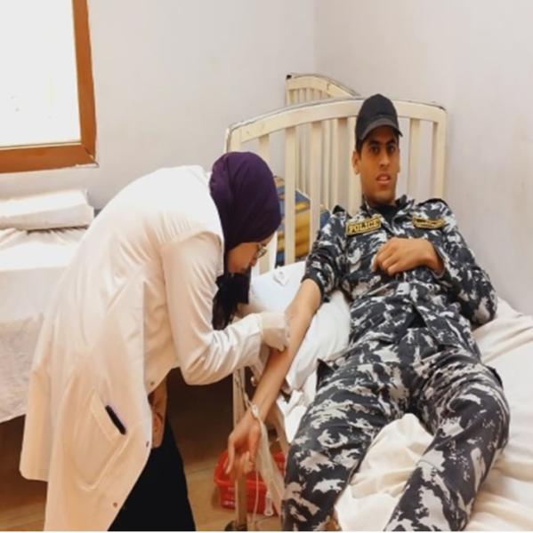 ضباط وأفراد مديرية أمن سوهاج ينظمون حملة للتبرع بالدم (صور)