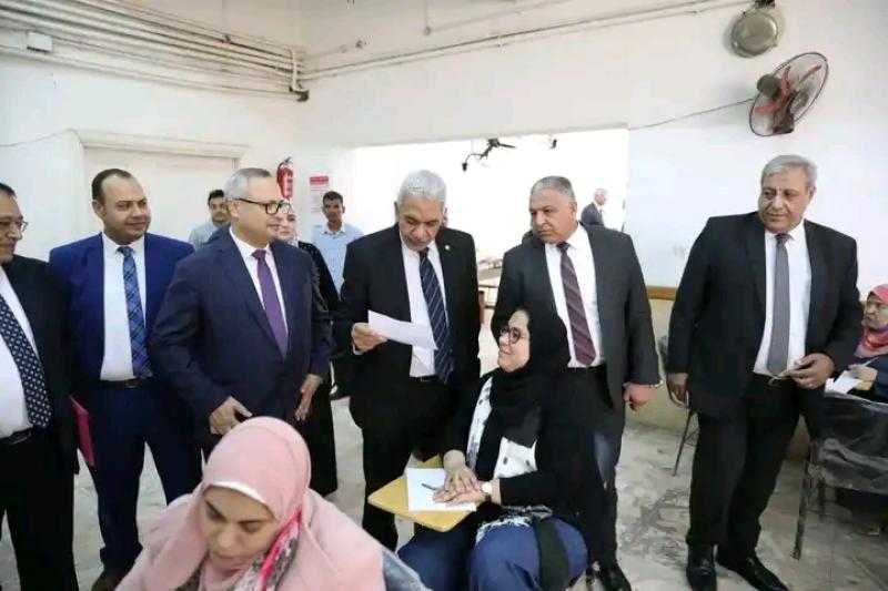 نائبا رئيس جامعة الأزهر يتفقدان لجان امتحانات الدراسات العليا بقطاع كليات الطب